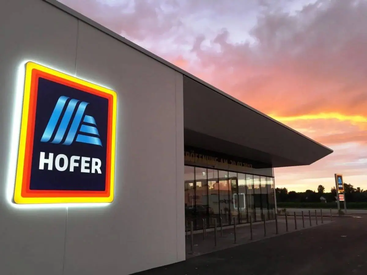 Verkauf von HOFER Gewerbezentrum im 17. Wiener Gemeindebezirk mit 4,5 % Vermietbarkeit - 1