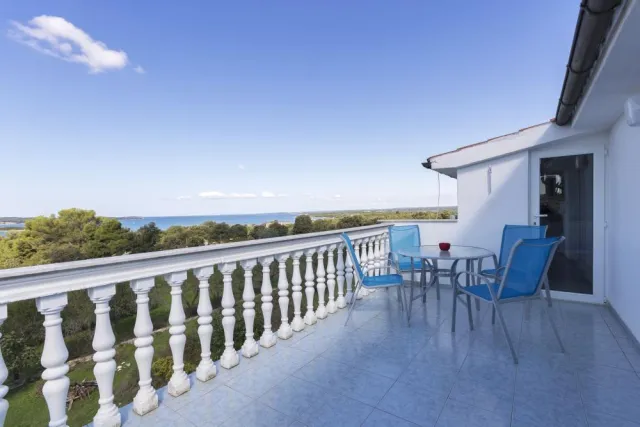 Hotel with 16 rooms in Štinjan, Pula, Croatia, for sale