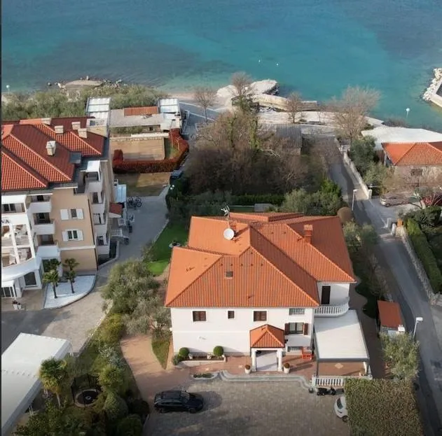 Hotel with 12 rooms in Malinska, Croatia, for sale