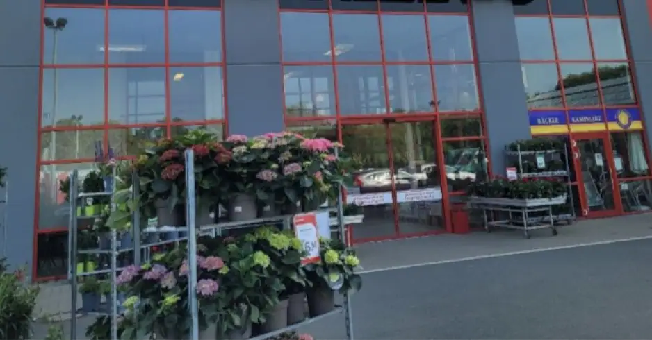 Sale of attractive construction market with garden centre near Bonn