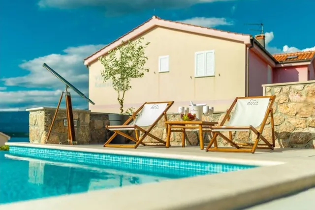 Hotel with 12 rooms in Klimno, Croatia, for sale