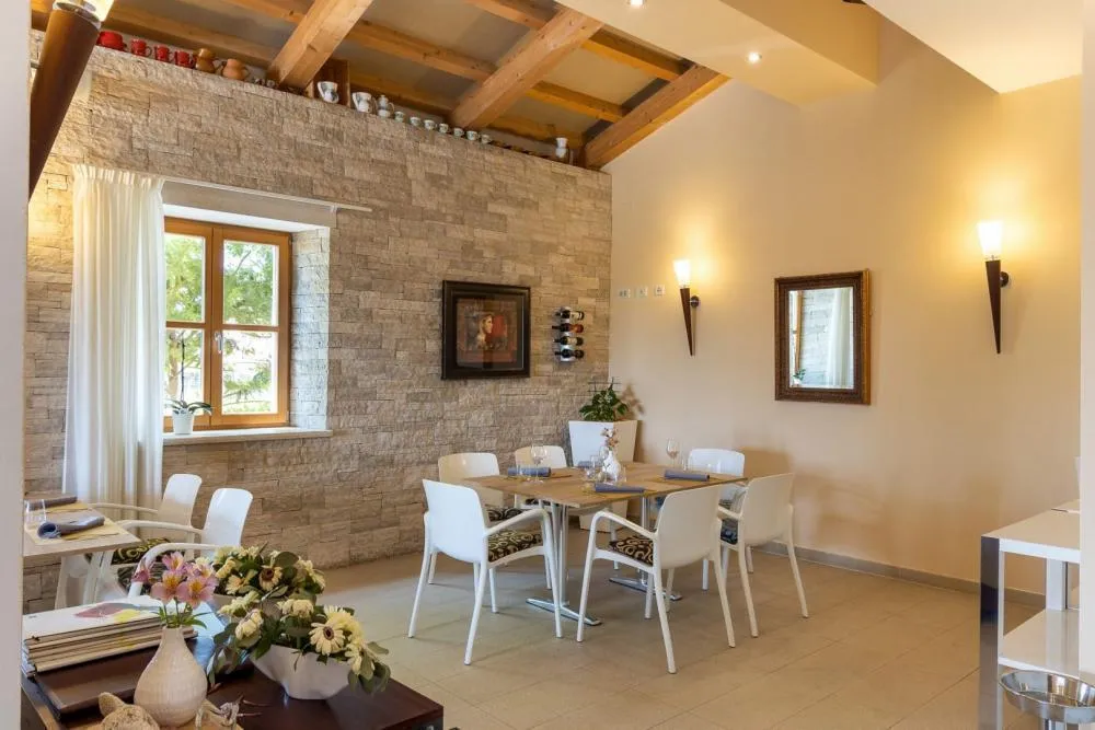 Hotel with 13 rooms in Pula, Croatia, for sale - 11