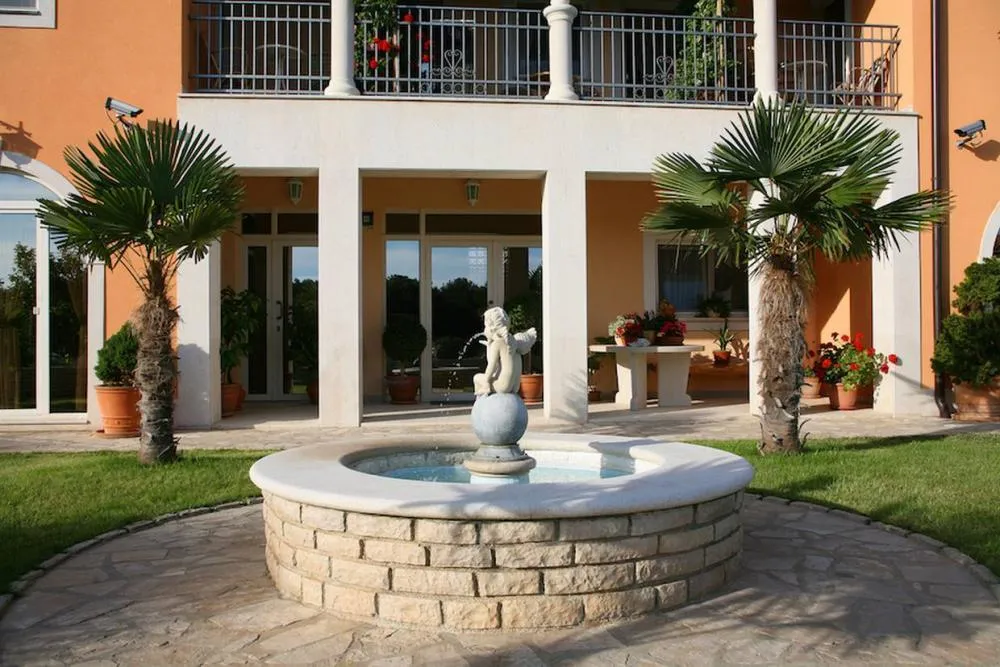 Hotel with 9 rooms in Medulin, Croatia, for sale - 9