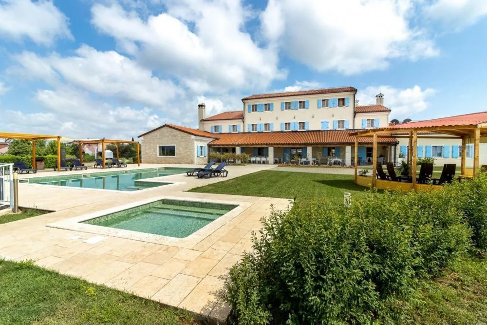Hotel with 13 rooms in Pula, Croatia, for sale - 2