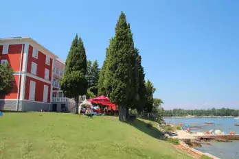 Hotel for sale on the first row to the sea in Istria