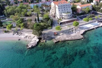 Magnificent waterfront 4**** hotel of 60 rooms - discounted!