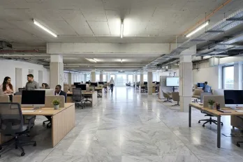 Großes Bürogebäude mit fast 7% Rendite, München