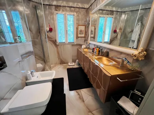 Роскошная вилла с бассейном и видом на море - фото 11 Роскошная вилла с бассейном и видом на море - фото 11