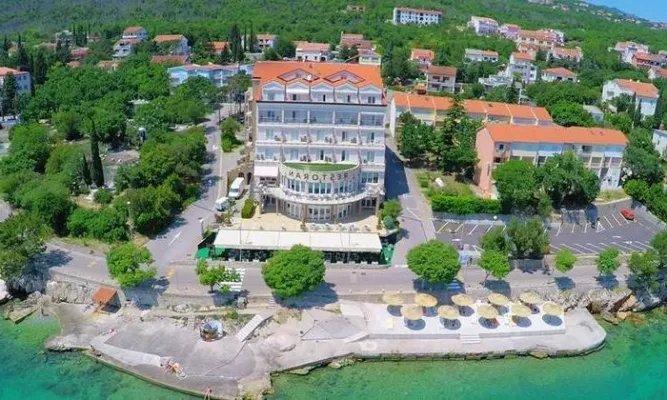 Magnificent waterfront 4**** hotel of 60 rooms - discounted! - pic.2 Magnificent waterfront 4**** hotel of 60 rooms - discounted! - pic.2