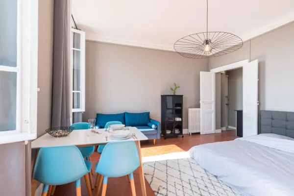 Mini-hotel for sale with a sea view, 400 m from the beach, Côte d'Azur - pic.2 Mini-hotel for sale with a sea view, 400 m from the beach, Côte d'Azur - pic.2