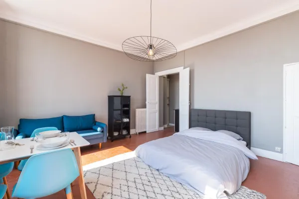 Mini-hotel for sale with a sea view, 400 m from the beach, Côte d'Azur - pic.3 Mini-hotel for sale with a sea view, 400 m from the beach, Côte d'Azur - pic.3