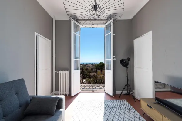 Mini-hotel for sale with a sea view, 400 m from the beach, Côte d'Azur - pic.1 Mini-hotel for sale with a sea view, 400 m from the beach, Côte d'Azur - pic.1