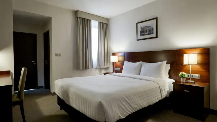 4****-star hotel with 220 fully renovated rooms, Düsseldorf - pic.1