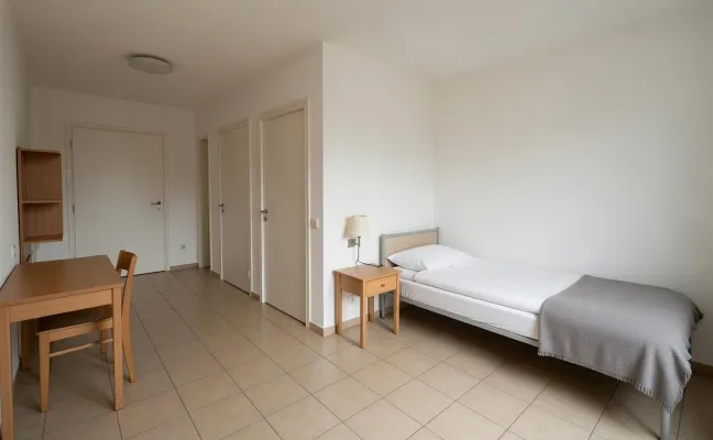 4****-star hotel with 220 fully renovated rooms, Düsseldorf - pic.2