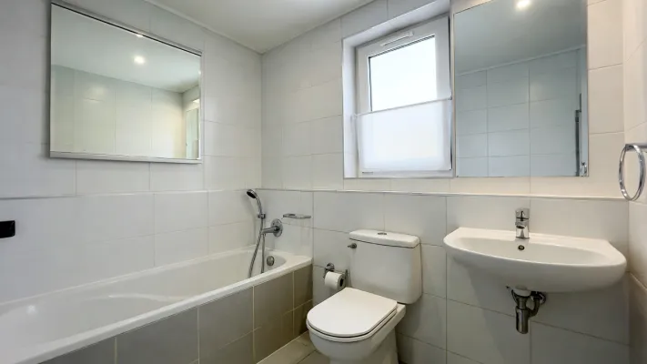 4****-star hotel with 220 fully renovated rooms, Düsseldorf - pic.4